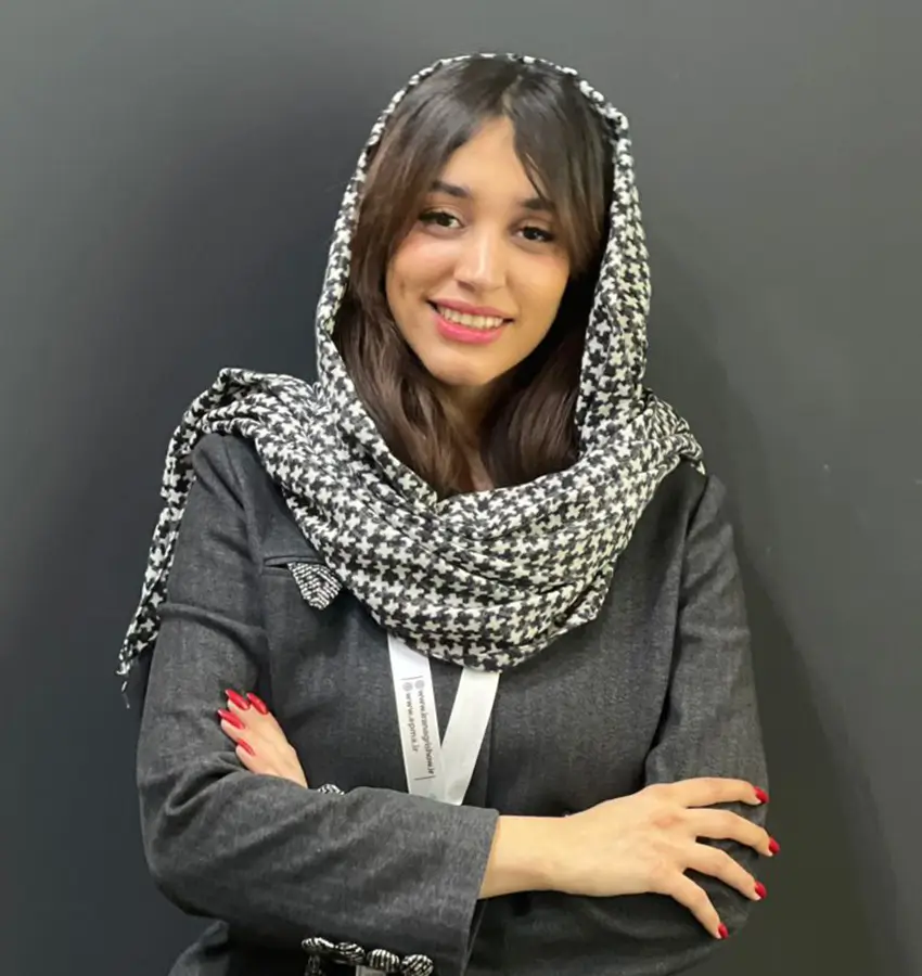 خانم یگانه مزیدی، کارشناس فروش